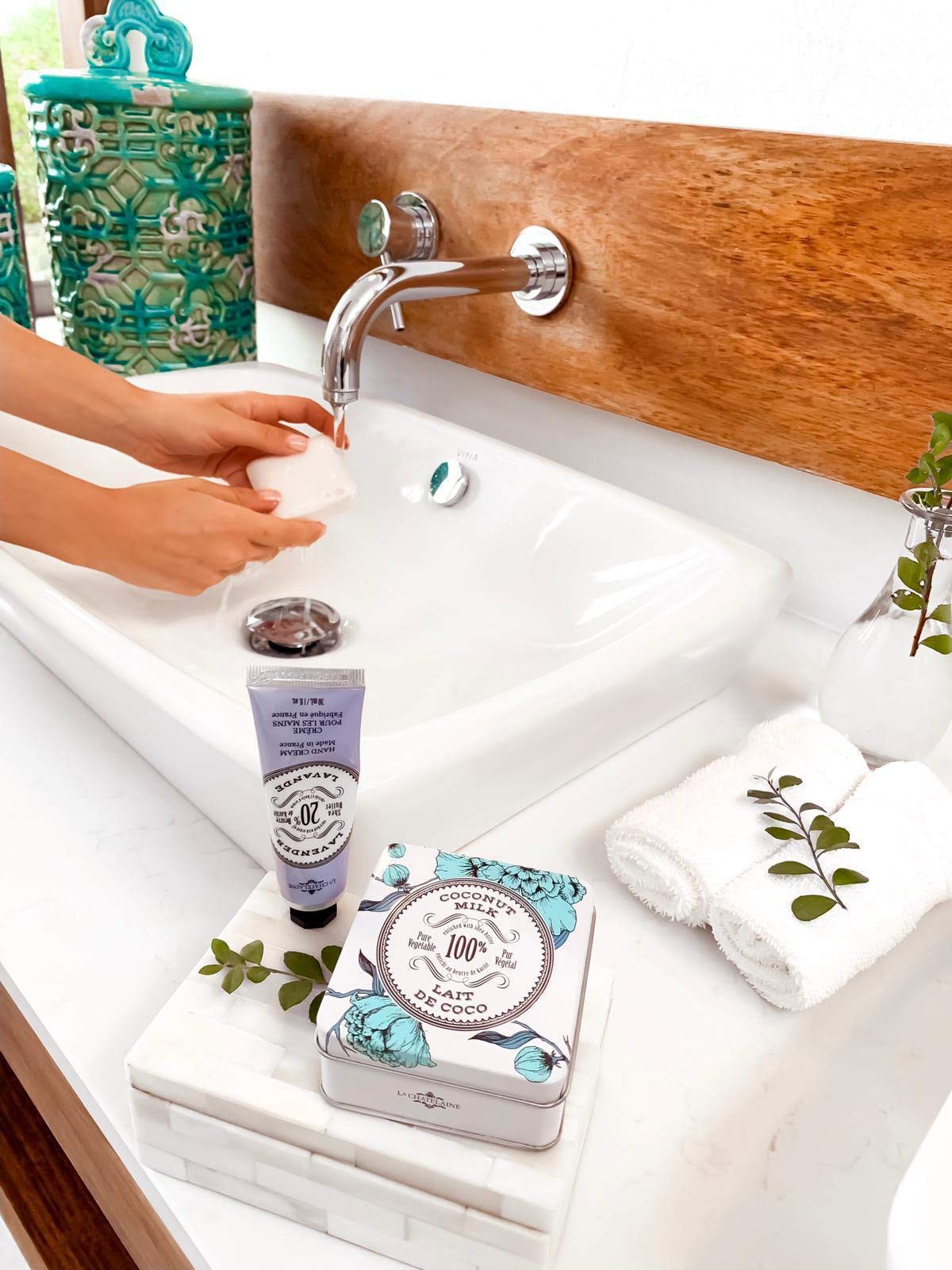 La Chatelaine Luxury Travel Soap Collection, Set of 4: Plant-Based, Made in France with Organic Shea Butter, featuring 2 Shea Hand Creams, 2 shea soaps, & 2 Travel Tins
