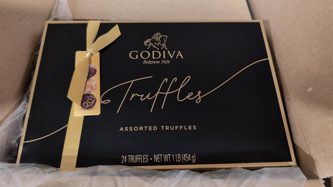 GODIVA Chocolatier Assorted Truffles Signature Gift Box Chocolate 1lb Box 24 peice