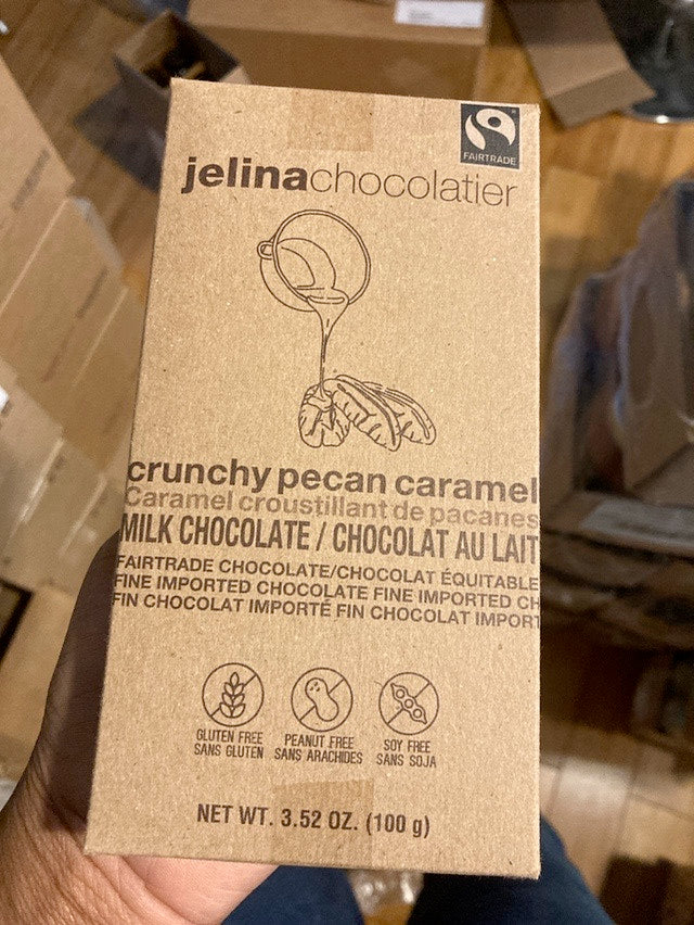Jelina chocolate crunchy pecan caramel 3.52 oz bar
