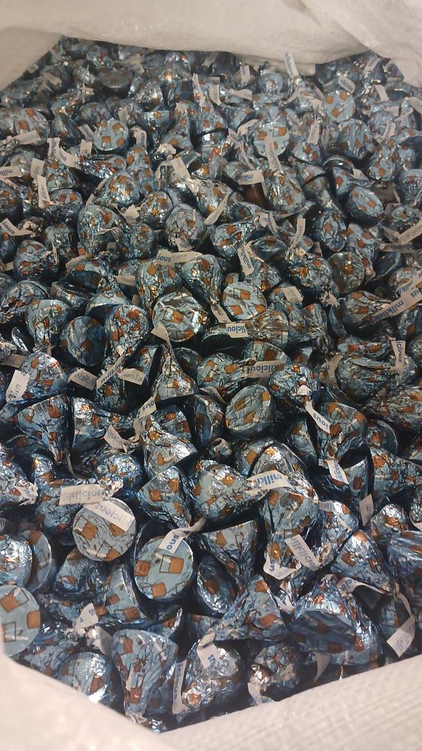 Hershey's Milkalicious Kisses 1800 lbs