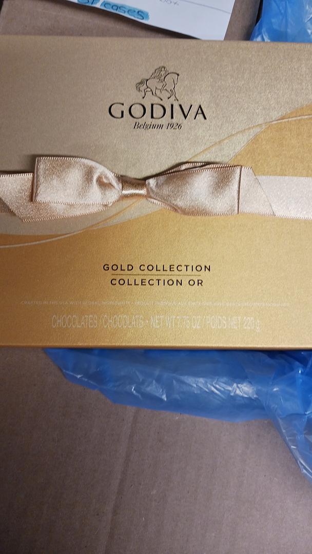 Godiva Gold Ballotin Gold Ribbon 18 piece box 7.75 oz