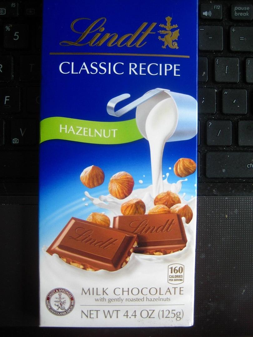 Lindt Classic Recipe Milk Chocolate Hazelnut 4.4 oz bar(Case Pack of 12)