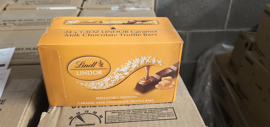 Lindt Lindor Milk Chocolate Caramel Truffle Bars 24 x 1.3 oz Bar