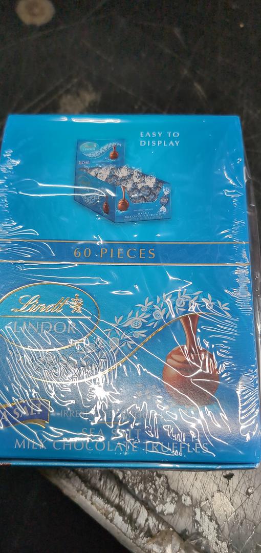 Lindt Lindor Sea Salt Milk Chocolate Truffles 25.4 oz Box 60 Pieces